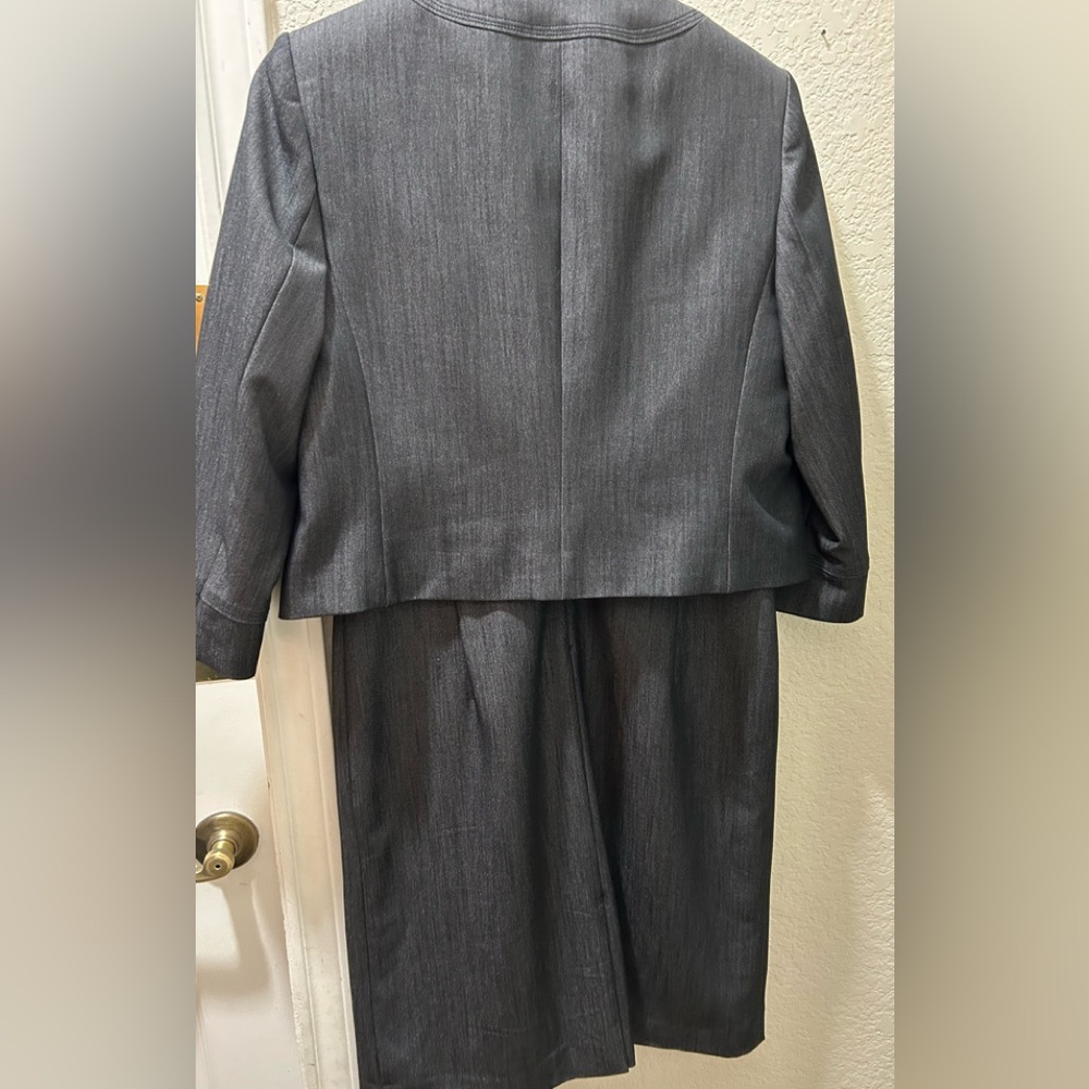 Women’s Calvin Klein Suit, worn once, sz 8, gray. - Picture 5 of 5